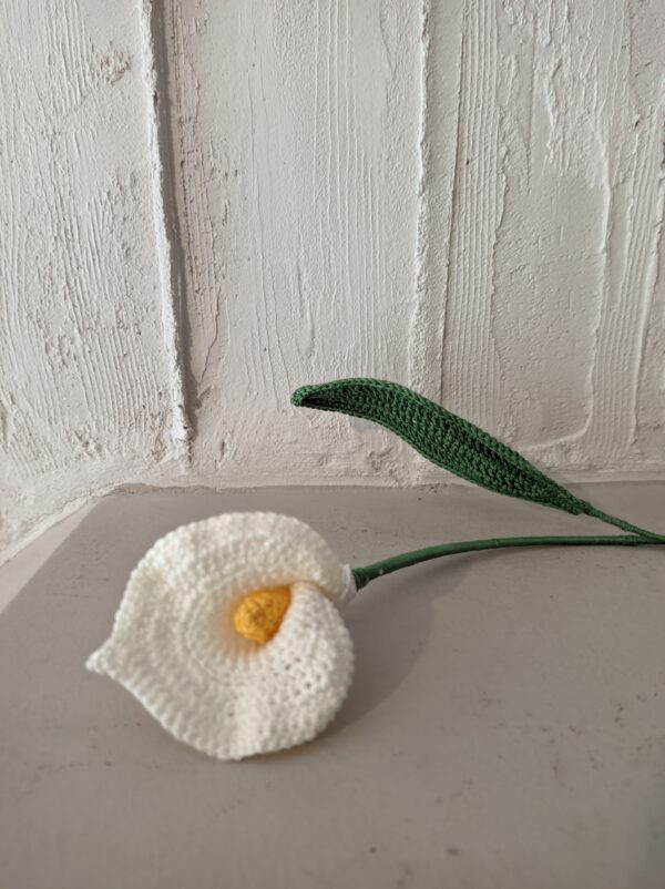 Random CraftWorks Πλεκτή Κάλλα - Crocheted Calla Lily - Image 3