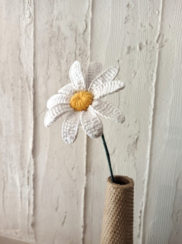 Random CraftWorks Πλεκτή Μαργαρίτα - Crocheted Daisy - Image 3