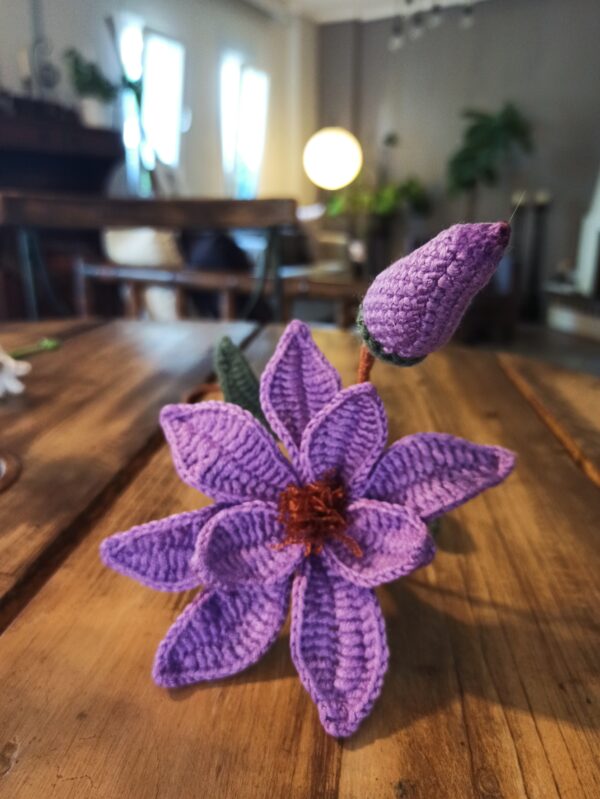 Random CraftWorks Πλεκτή Μωβ Μανόλια - Crocheted Purple Magnolia - Image 3