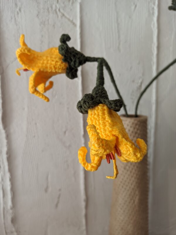Random CraftWorks Πλεκτή Σάλπιγκα των Αγγέλων - Crocheted Angels Trumpet (Brugmansia) - Image 3