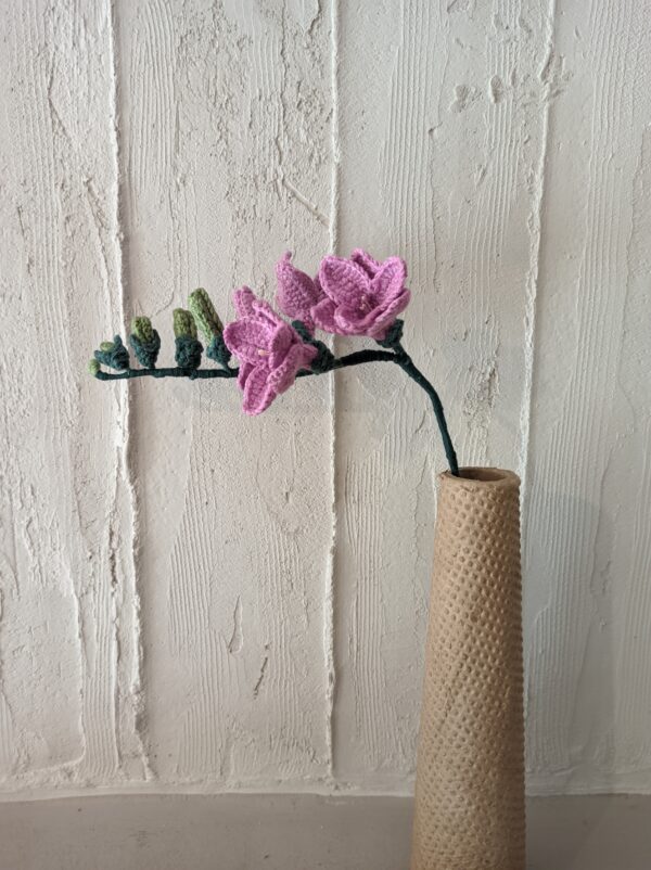 Random CraftWorks Πλεκτή Φρέζια - Crocheted Freesia - Image 7