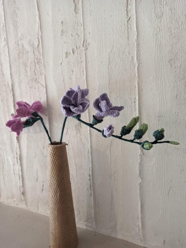 Random CraftWorks Πλεκτή Φρέζια - Crocheted Freesia - Image 4