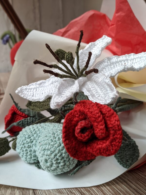 Random CraftWorks Πλεκτό Λίλιουμ - Crocheted Lily - Image 2
