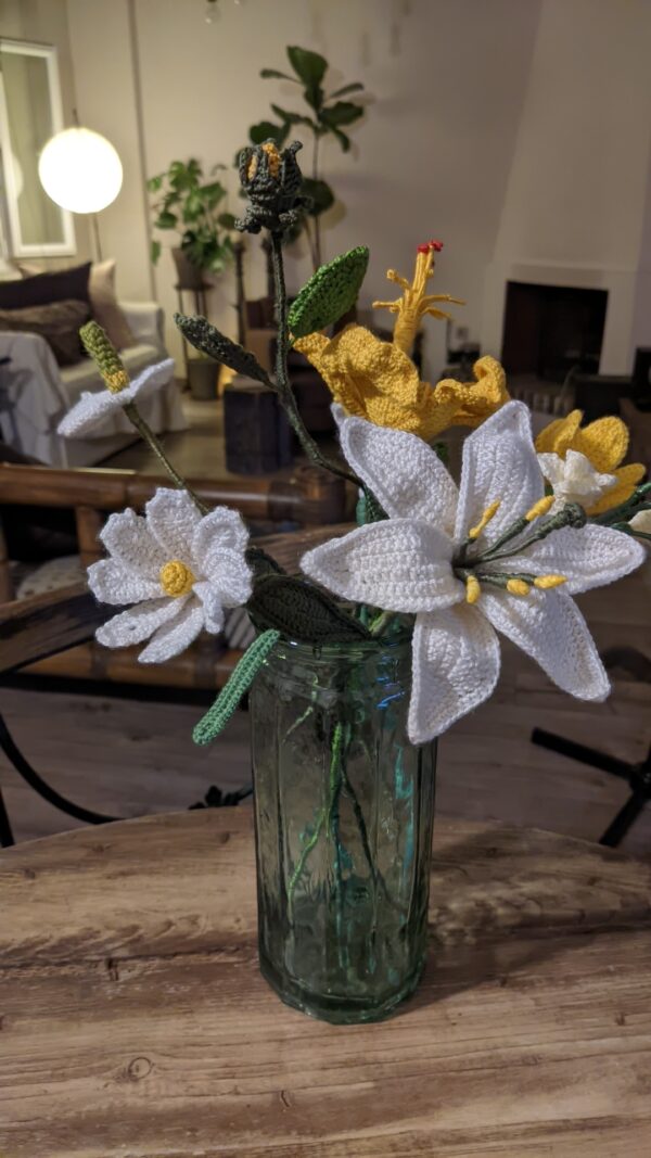 Random CraftWorks Πλεκτό Λίλιουμ - Crocheted Lily - Image 5