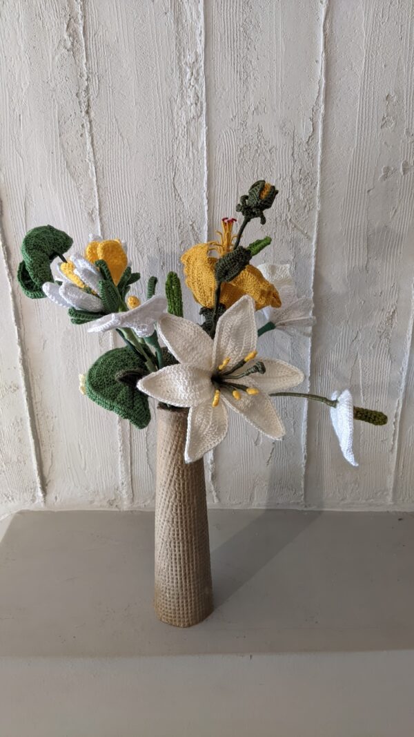Random CraftWorks Πλεκτό Λίλιουμ με μπουμπούκι - Crocheted Lily with bud - Image 9