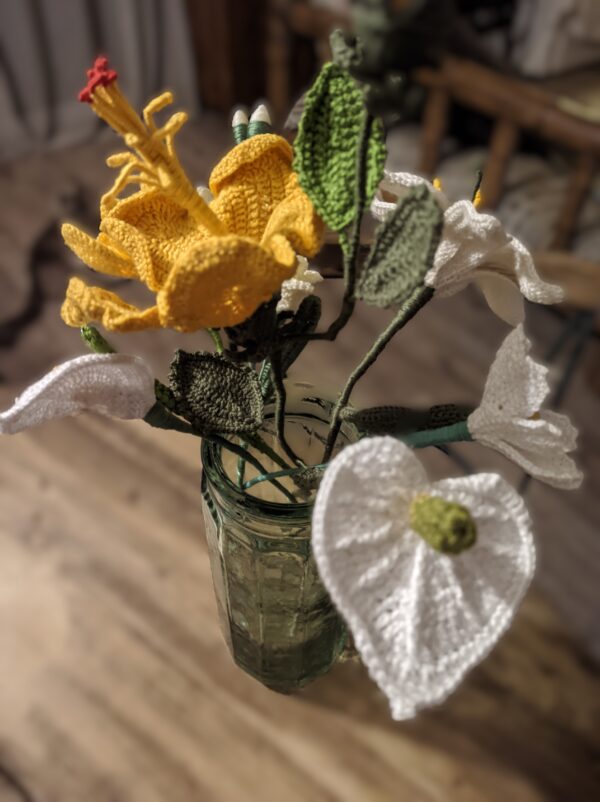 Random CraftWorks Πλεκτός Ιβίσκος - Crocheted Hibiscus - Image 4