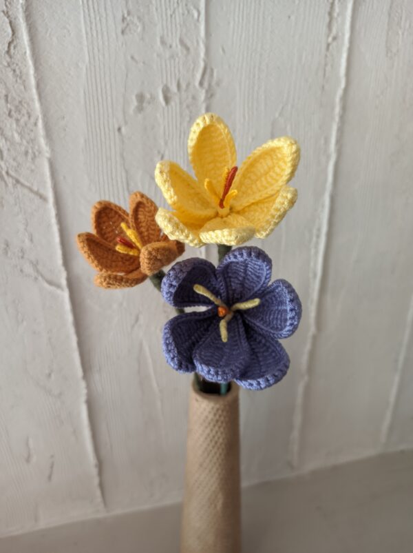 Random CraftWorks Πλεκτός Κρόκος - Crocheted Crocus Flower