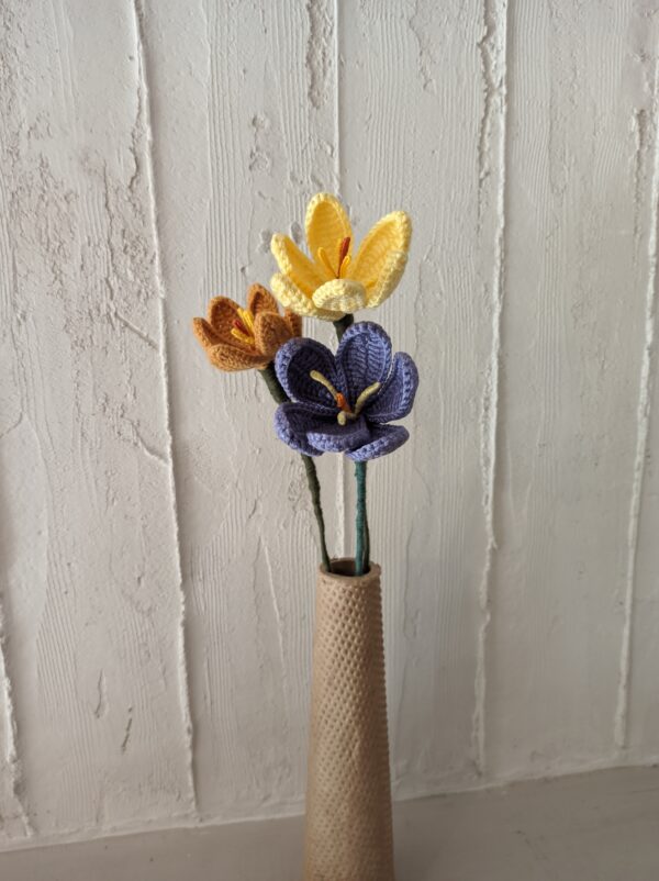 Random CraftWorks Πλεκτός Κρόκος - Crocheted Crocus Flower - Image 2