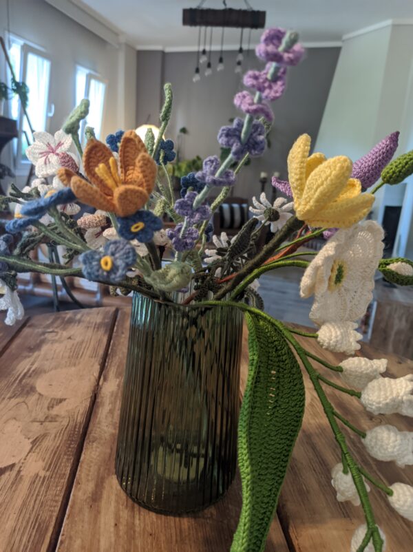 Random CraftWorks Πλεκτός Κρόκος - Crocheted Crocus Flower - Image 6