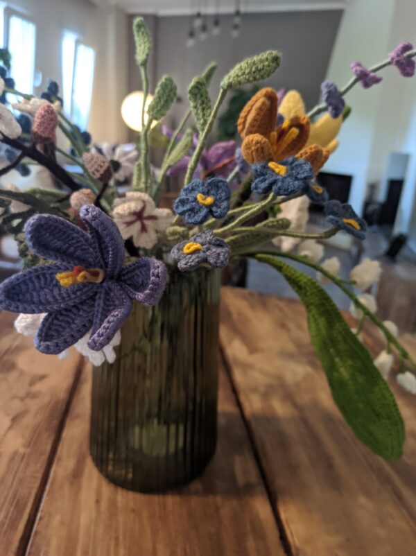 Random CraftWorks Πλεκτός Κρόκος - Crocheted Crocus Flower - Image 5