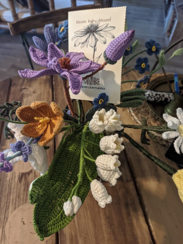 Random CraftWorks Πλεκτή Μωβ Μανόλια - Crocheted Purple Magnolia - Image 2