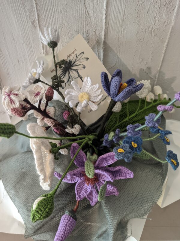 Random CraftWorks Πλεκτή Μωβ Μανόλια - Crocheted Purple Magnolia - Image 4
