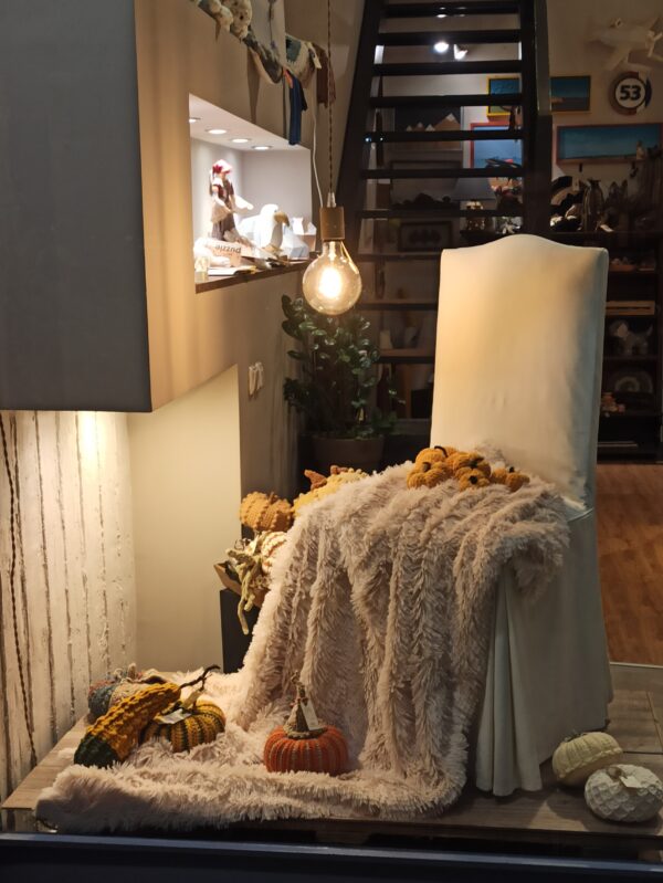 Random CraftWorks Πλεκτή Εκρού Κολοκύθα - Crocheted Cream Pumpkin - Image 4