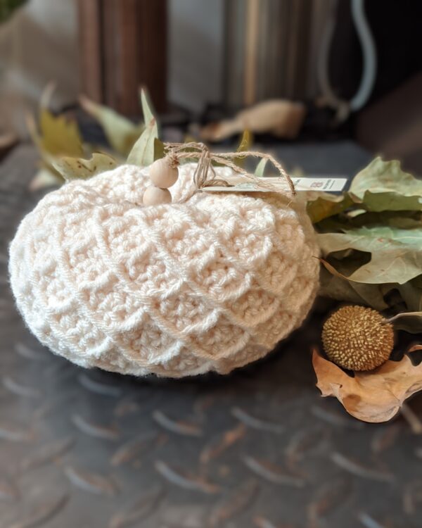 Random CraftWorks Πλεκτή Εκρού Κολοκύθα - Crocheted Cream Pumpkin - Image 5