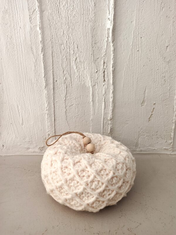 Random CraftWorks Πλεκτή Εκρού Κολοκύθα - Crocheted Cream Pumpkin