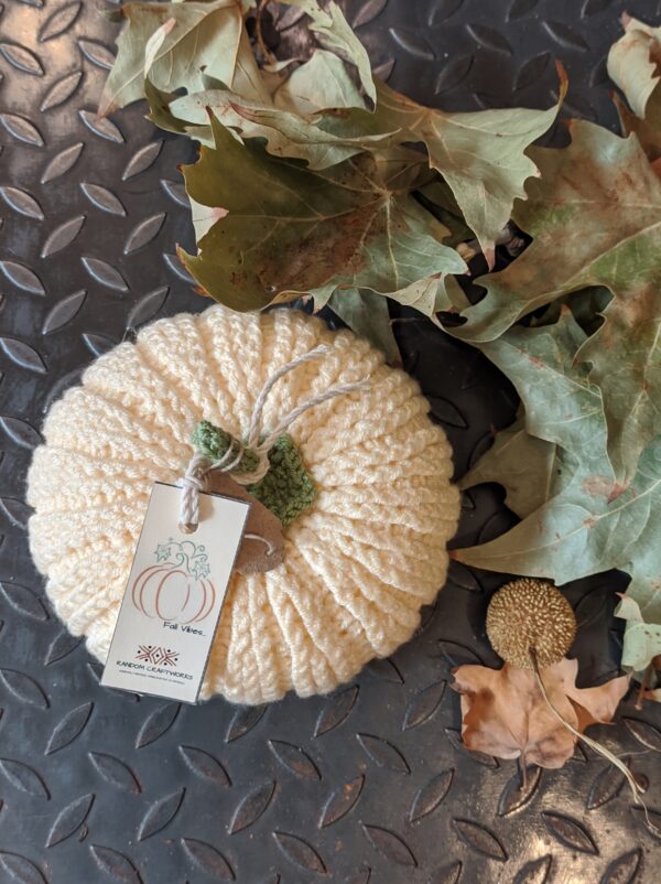 Random CraftWorks Πλεκτή Κολοκύθα - Crocheted Pattypan Squash - Image 4
