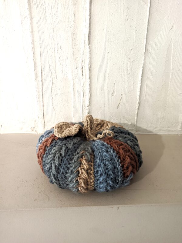 Random CraftWorks Πλεκτή Κολοκύθα - Crocheted Varigated Braided Pumpkin - Image 3