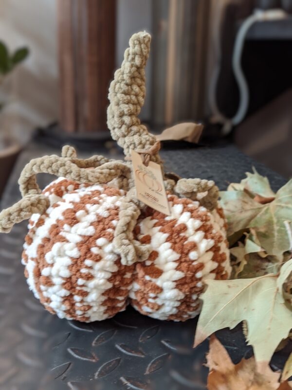 Random CraftWorks Πλεκτή Κολοκύθα Σενίλ Ριγέ - Crochet Velvet Striped Pumpkin - Image 3