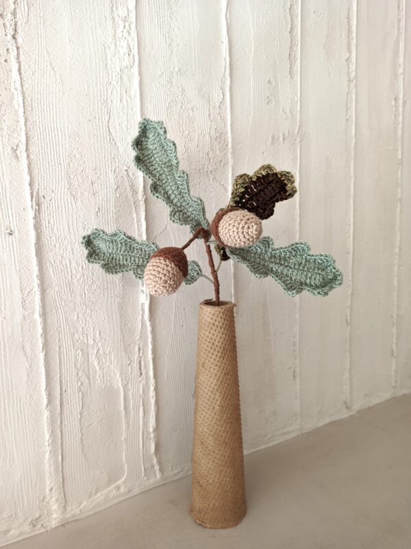 Random CraftWorks Πλεκτό Κλαδί Βελανιδιάς με Βελανίδια - Crocheted Oak Branch with Acorns - Image 2